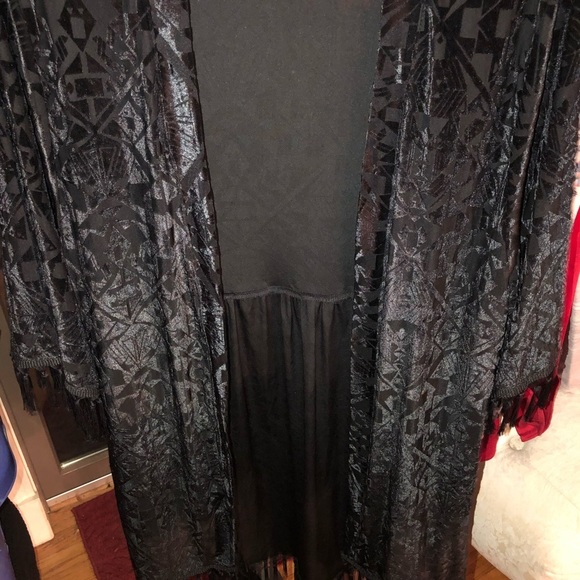 𝅺Kendall & Kylie size  medium black flocked velvet open short kimono top NWOT - Picture 9 of 14